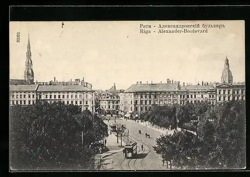 AK Riga, Alexander-Boulevard mit Strassenbahnen aus der Vogelschau