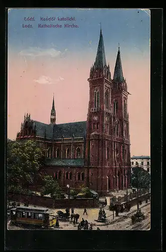 AK Lodz, Die Katholische Kirche mit einer Strassenbahn im Vordergrund