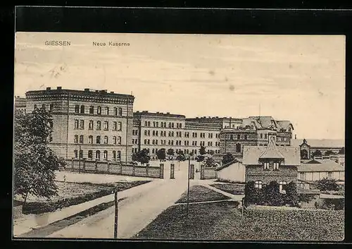 AK Giessen, Neue Kaserne mit Zufahrt und Hof aus der Vogelschau