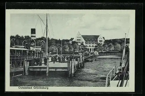 AK Glücksburg, Dampfer an der Anlegestelle