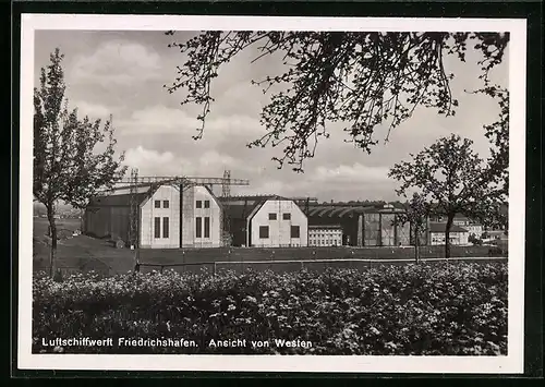 AK Friedrichshafen, Ansicht der Zeppelin-Luftschiffwerft von Westen