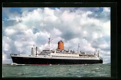 AK Passagierschiff T. S. Bremen vor der Küste