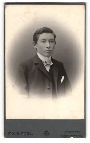 Fotografie F. X. Siegel, Kempten, junger Mann F. Endres im feinen Anzug