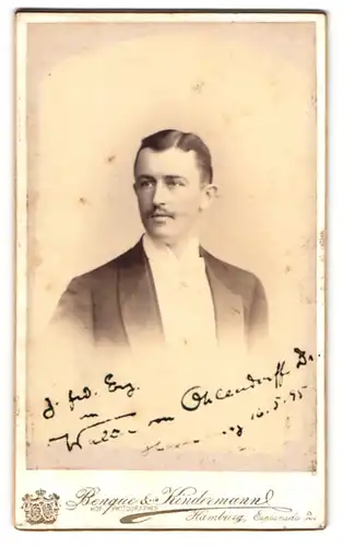 Fotografie Benque & Kindermann, Hamburg, junger Mann Wilhelm Ohlendorf im Anzug