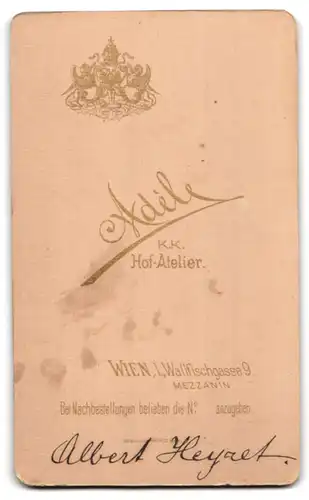 Fotografie Adele, Wien, Portrait Herr Albert Heyret im Anzug