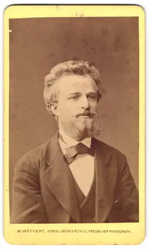 Fotografie W. Höffert, Wien, Herr Gustav Funk mit Vollbart, 1877
