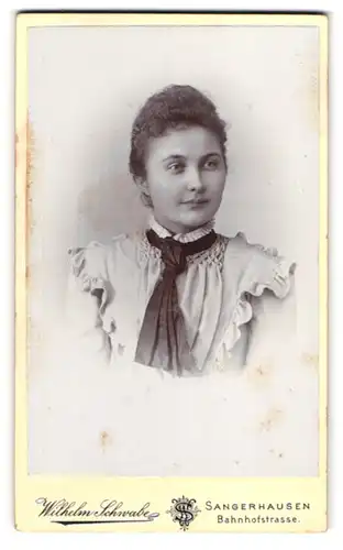 Fotografie Wilhelm Schwabe, Sangerhausen, junge Frau Elisabeth Koch, 1901