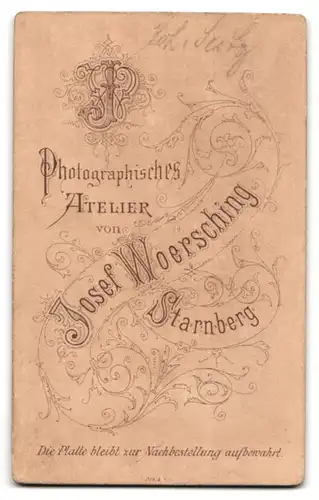 Fotografie Josef Woersching, Starnberg, Herr Joh. Sutz im Anzug mit Zylinder