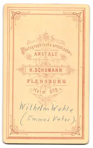 Fotografie H. Schumann, Flensburg, Herr Wilhelm Wehle im Anzug