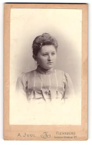 Fotografie A. Juul, Flensburg, Frau Marie Kragholm im Kleid