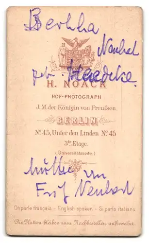 Fotografie H. Noack, Berlin, Portrait Frau Bertha Neubert mit Brosche und Ohrringen