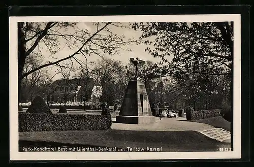 AK Berlin-Lichterfelde, Park-Konditorei Best in der Bäkestrasse 15 mit Lilienthal-Denkmal am Teltowkanal