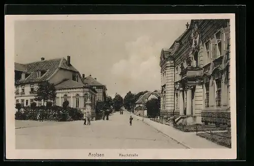 AK Arolsen, Rauchstrasse mit Litfasssäule