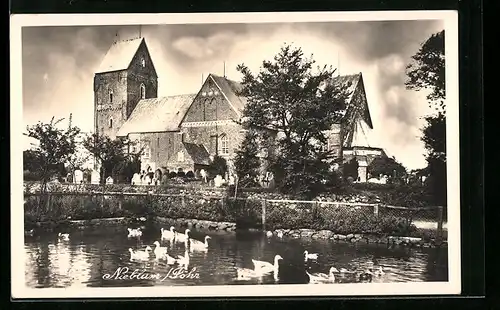 AK Nieblum /Föhr, Uferpartie mit Kirche und Friedhof