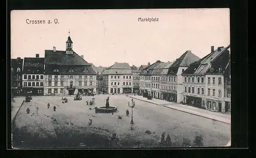 AK Crossen a. O., Marktplatz mit Brunnen