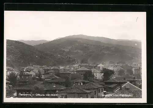 AK Petritsch, Ortsansicht mit Bergblick