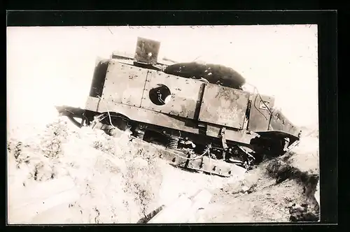 Foto-AK Havarierter Panzer, Tank