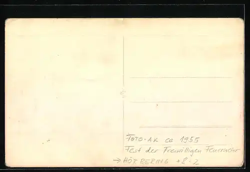 Foto-AK Hörbering, Fest der Freiwilligen Feuerwehr ca. 1955, Feuerwehrmann in Uniform mit Frau