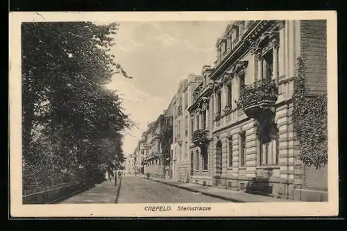 AK Crefeld, Steinstrasse mit Passanten