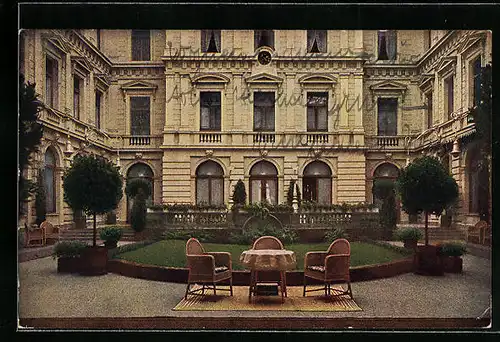 AK Augsburg, der Lichthof im Hotel Drei Mohren