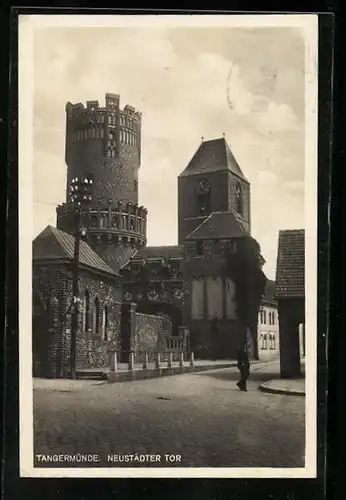 AK Tangermünde, Strassenpartie am Neustädter Tor
