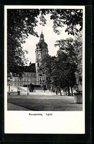 AK Neustrelitz, Blick auf das Schloss