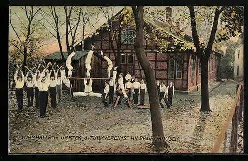 AK Hildburghausen, Turnhalle und Garten des Turnvereins, Turner machen ihre Übungen