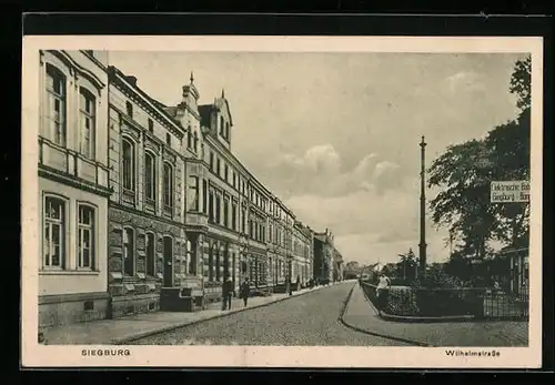 AK Siegburg, Wilhelmstrasse mit Eingang zum Bahnhof der Elektrischen Bahn und Passanten