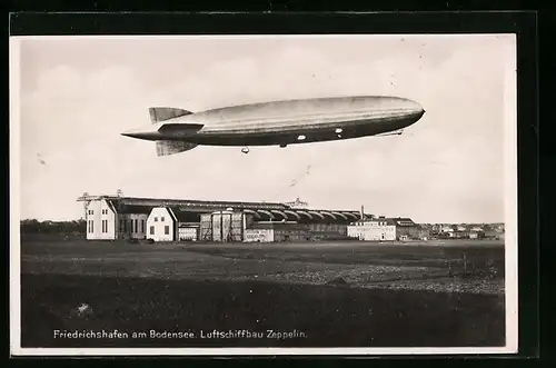 AK Friedrichshafen am Bodensee, Luftschiffbau, Zeppelin über der Werft