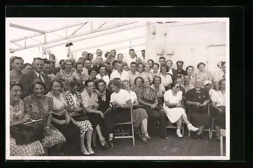 AK Passagiere an Deck von Passagierschiff Wilhelm Gustloff, KdF