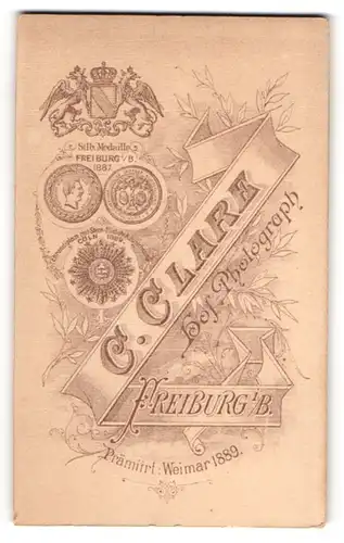 Fotografie C. Claire, Freiburg i. B., Königliches Wappen mit Greifen und Medaillen, Stern Orden Ehrendiplom