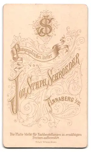 Fotografie Joh. Sthph. Schoeder, Annaberg i. S., Monogramm des Fotografen über der Anschrift des Ateliers