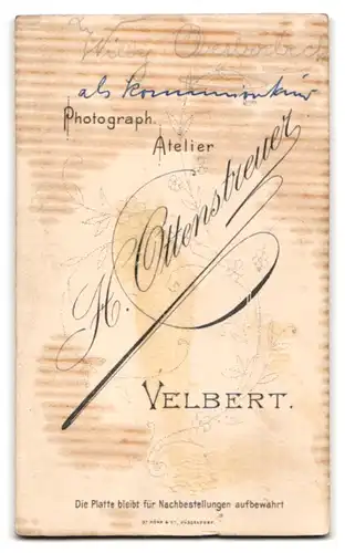 Fotografie H. Ottensteuer, Velbert, junger Knabe Willy Oberborbeck zur Kommunion im dunklen Anzug