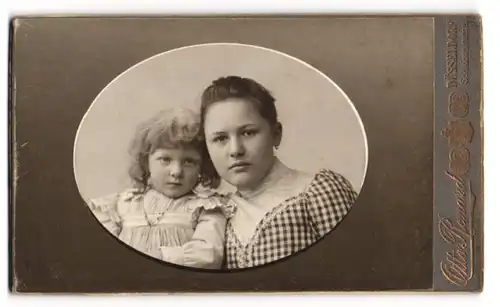 Fotografie Otto renard, Düsseldorf, königliches Wappen umringt von verschiedenen Medaillen