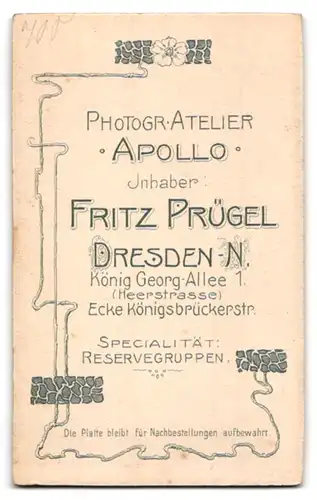 Fotografie Atelier Apollo, Dresden, Soldat sächsischer Jäger in Uniform mit Tschako