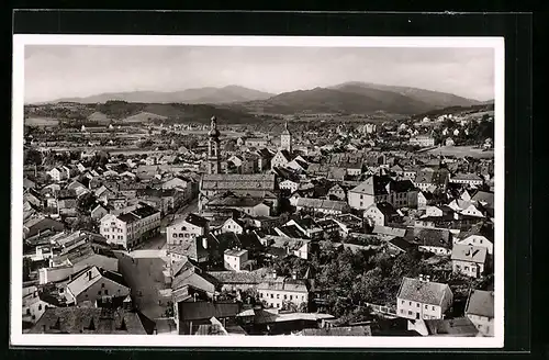 AK Deggendorf a. d. Donau, Teilansicht mit Kirche und Strassenpartie