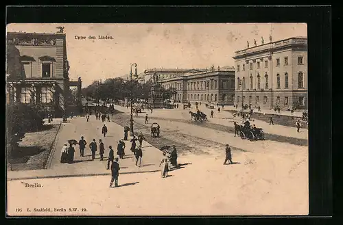 AK Berlin, Strasse Unter den Linden mit Denkmal
