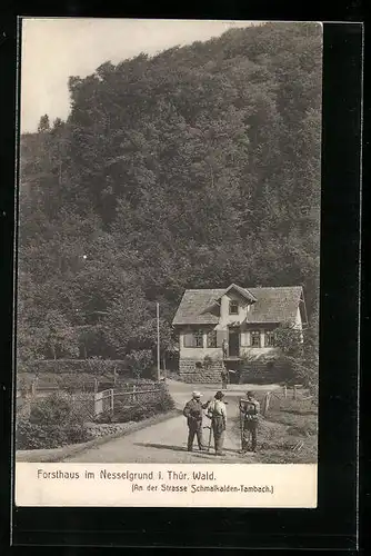 AK Tambach /Th., Forsthaus im Nesselgrund, Bauern mit Sensen
