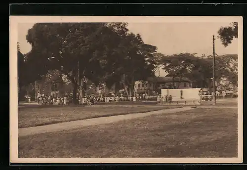 AK Douala, Place du Palais et Monument Leclerc