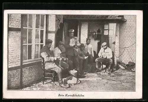 AK Soldaten beim Kartoffelschälen