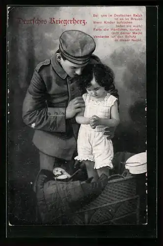 AK Deutsches Kriegerherz, Soldat in Uniform mit betendem Kind