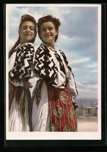 AK Junge ungarische Frauen in Tracht, DDR-Propaganda