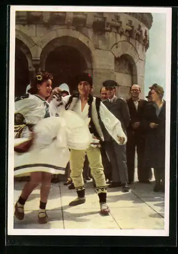 AK Ungarisches Tanzpaar in Tracht, DDR-Propaganda