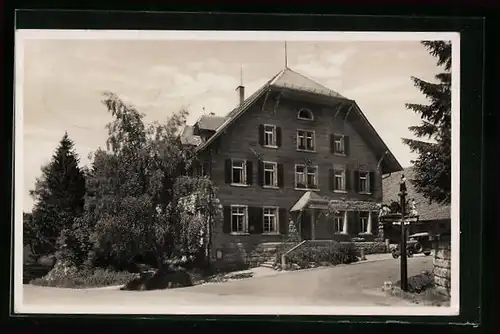 AK Rothaus /Schwarzwald, Strassenpartie vor einem Wohnhaus