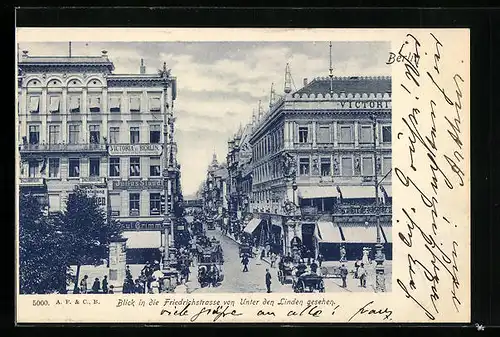 AK Berlin, Friedrichstrasse mit Geschäften von der Strasse Unter den Linden aus gesehen