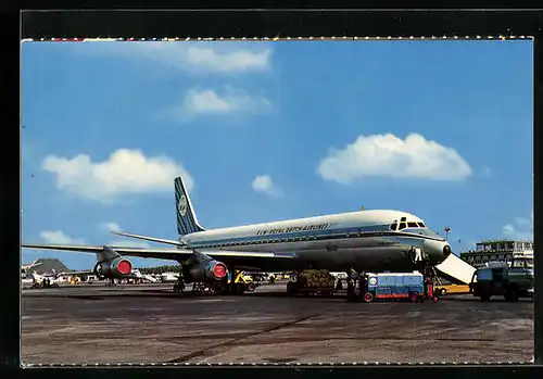 AK Amsterdam, Flughafen Schiphol, KLM-Düsenjet und Gepäckwagen