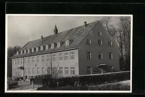 Foto-AK Zinneberg, Reserve-Lazarett mit Hof und Strasse