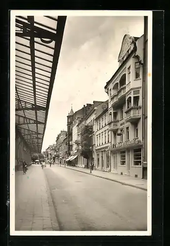 AK Bad Ems, Römerstrasse mit Hotel Restaurant Gold. Fass