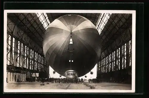 AK Luftschiff Graf Zeppelin, Einbringen in die Halle