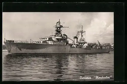 AK Montcalm, Croiseur, französisches Kriegsschiff mit Mannschaft an Deck